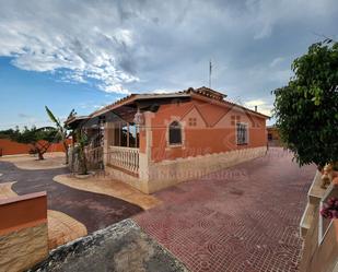 Vista exterior de Casa o xalet en venda en San Vicente del Raspeig / Sant Vicent del Raspeig amb Terrassa i Piscina