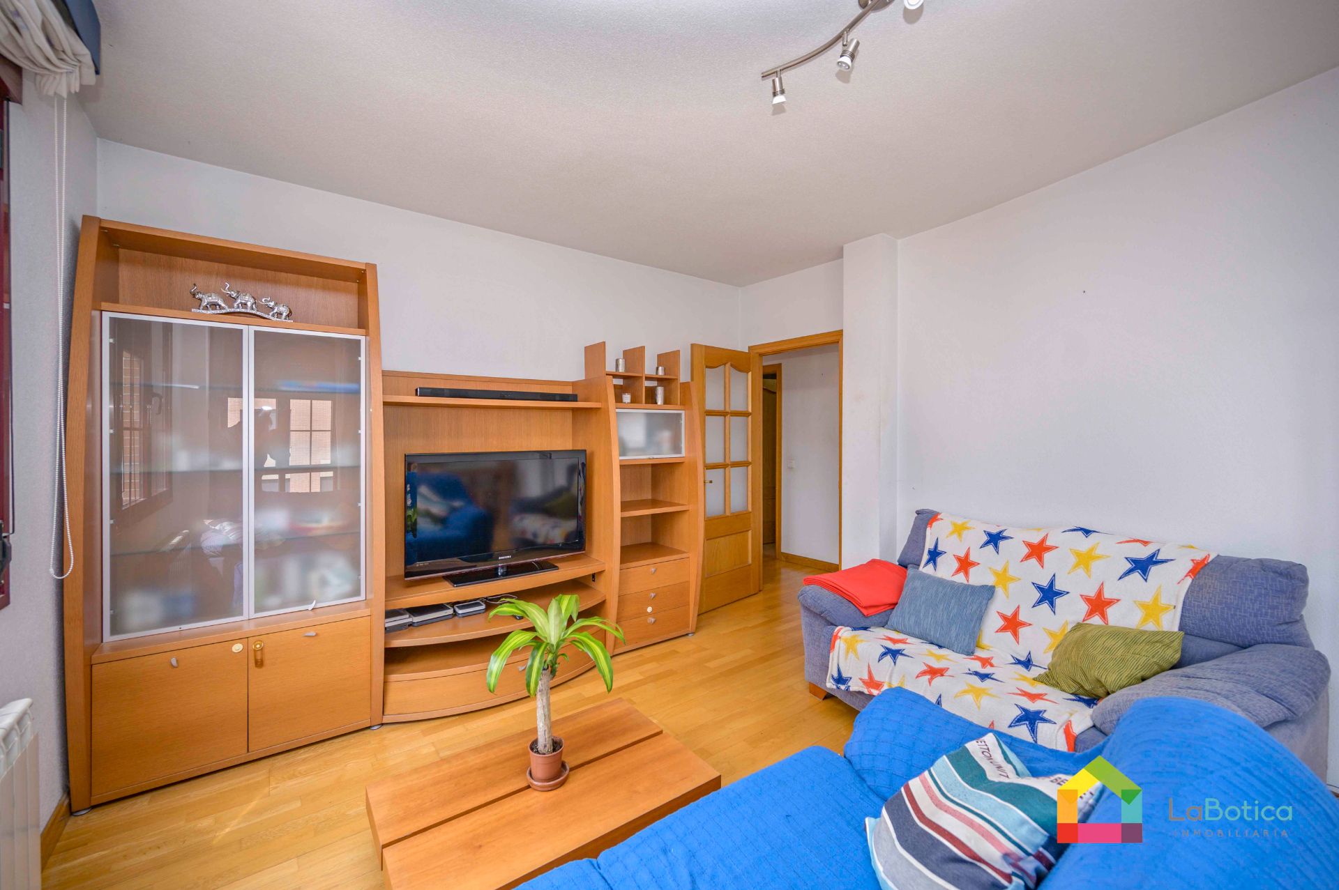 Living room of Flat for sale in  Toledo Capital  with Air Conditioner and Heating
