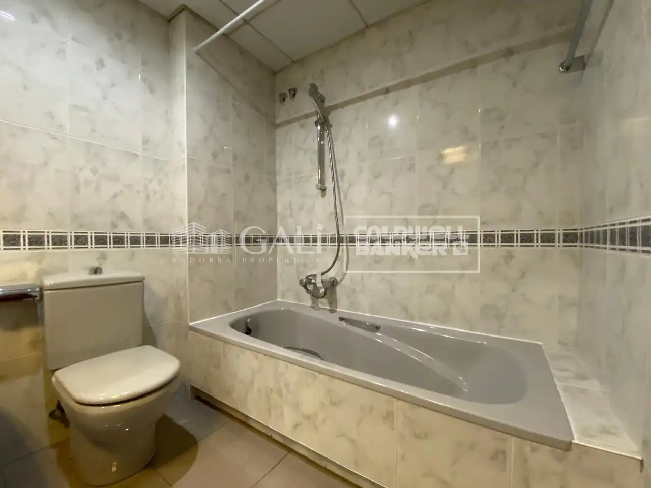 Badezimmer von Wohnung zur Miete in Andorra la Vella mit Heizung, Terrasse und Balkon