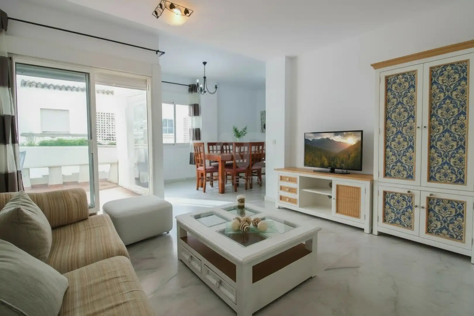 Living room of Flat for sale in Estepona  with Air Conditioner, Heating and Terrace