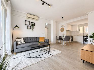 Ático con balcón en venta en Orihuela Costa