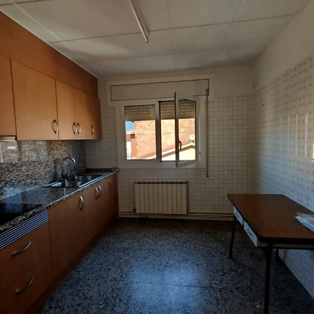 Cuina de Pis de lloguer en Casserres amb Calefacció i Balcó