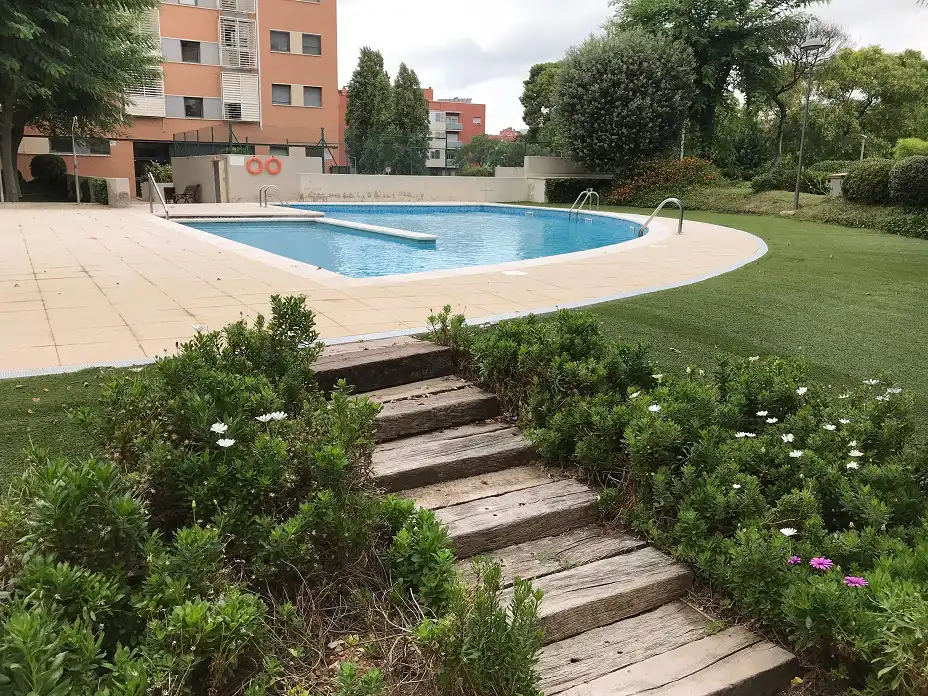 Piscina de Piso en venta en Sant Joan Despí con Aire acondicionado, Calefacción y Horno