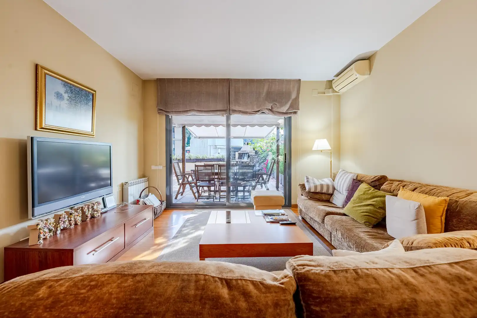 Sala de estar de Casa o chalet en venta en Vallirana con Aire acondicionado, Calefacción y Jardín privado