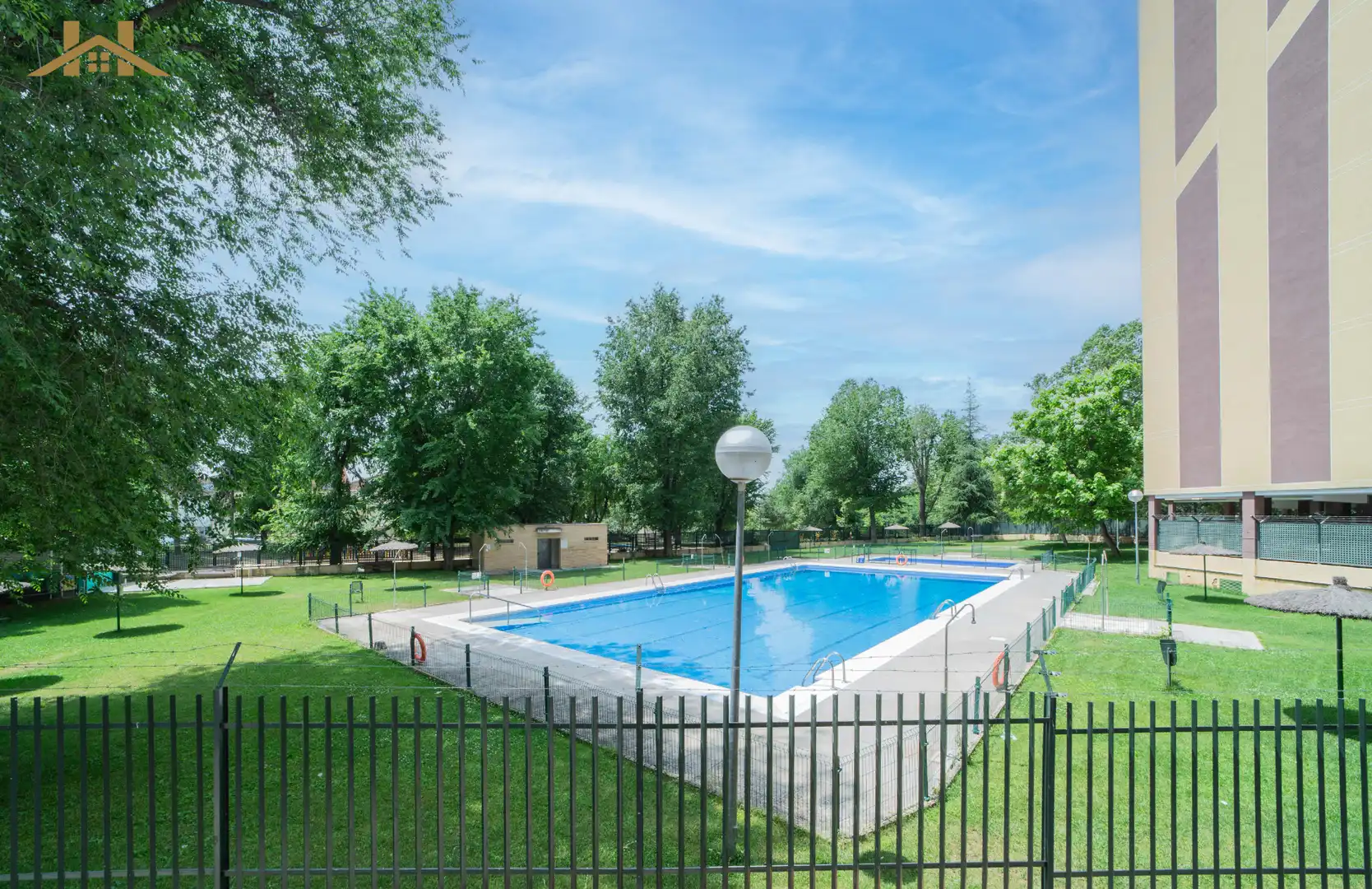 Piscina de Pis en venda en Móstoles amb Aire condicionat, Terrassa i Moblat