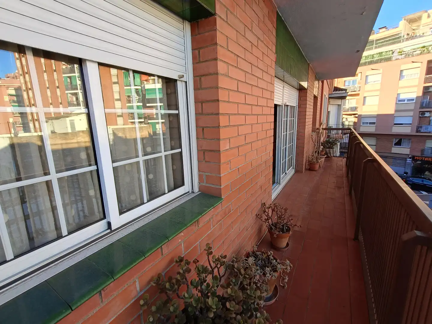 Vista exterior de Pis en venda en L'Hospitalet de Llobregat amb Aire condicionat, Calefacció i Terrassa