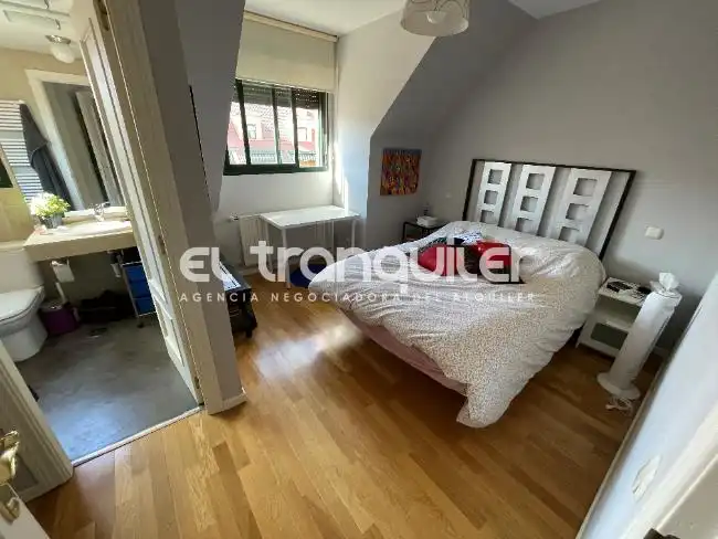 Habitación de Dúplex en venta en Alcalá de Henares con Terraza, Trastero y Amueblado