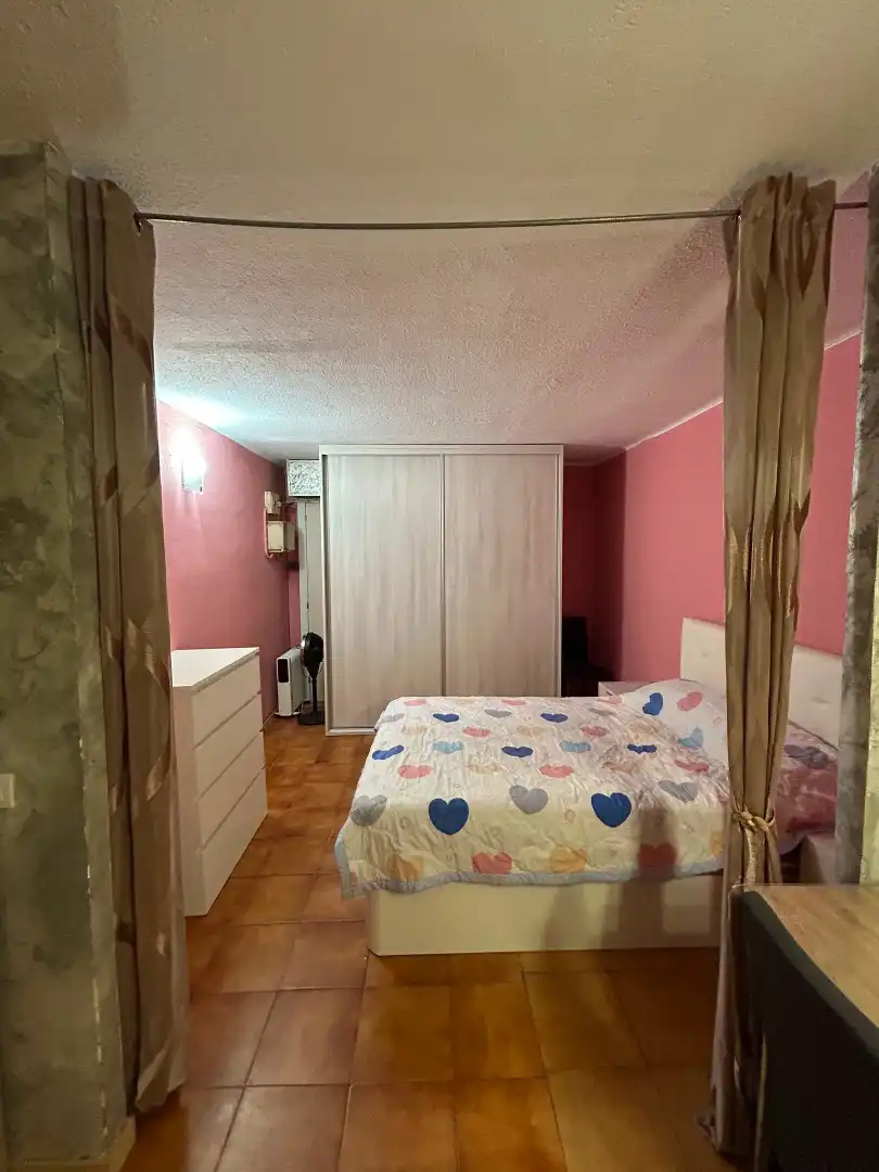 Dormitori de Estudi en venda en Santa Coloma de Gramenet amb Alarma