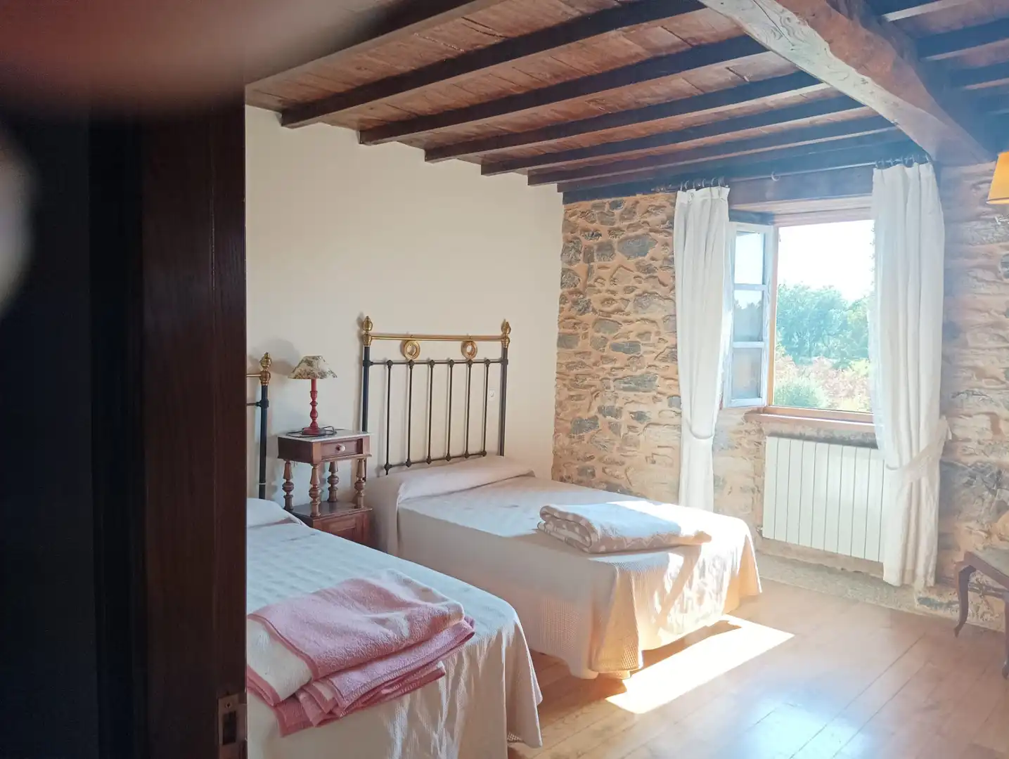 Schlafzimmer von Country house zum Verkauf in Arzúa mit Klimaanlage, Heizung und Privatgarten