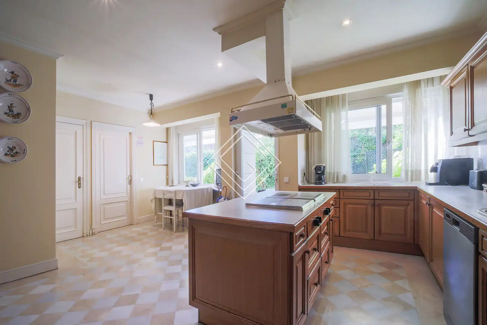 Cocina de Casa o chalet en venta en Madrid con Aire acondicionado, Calefacción y Jardín privado