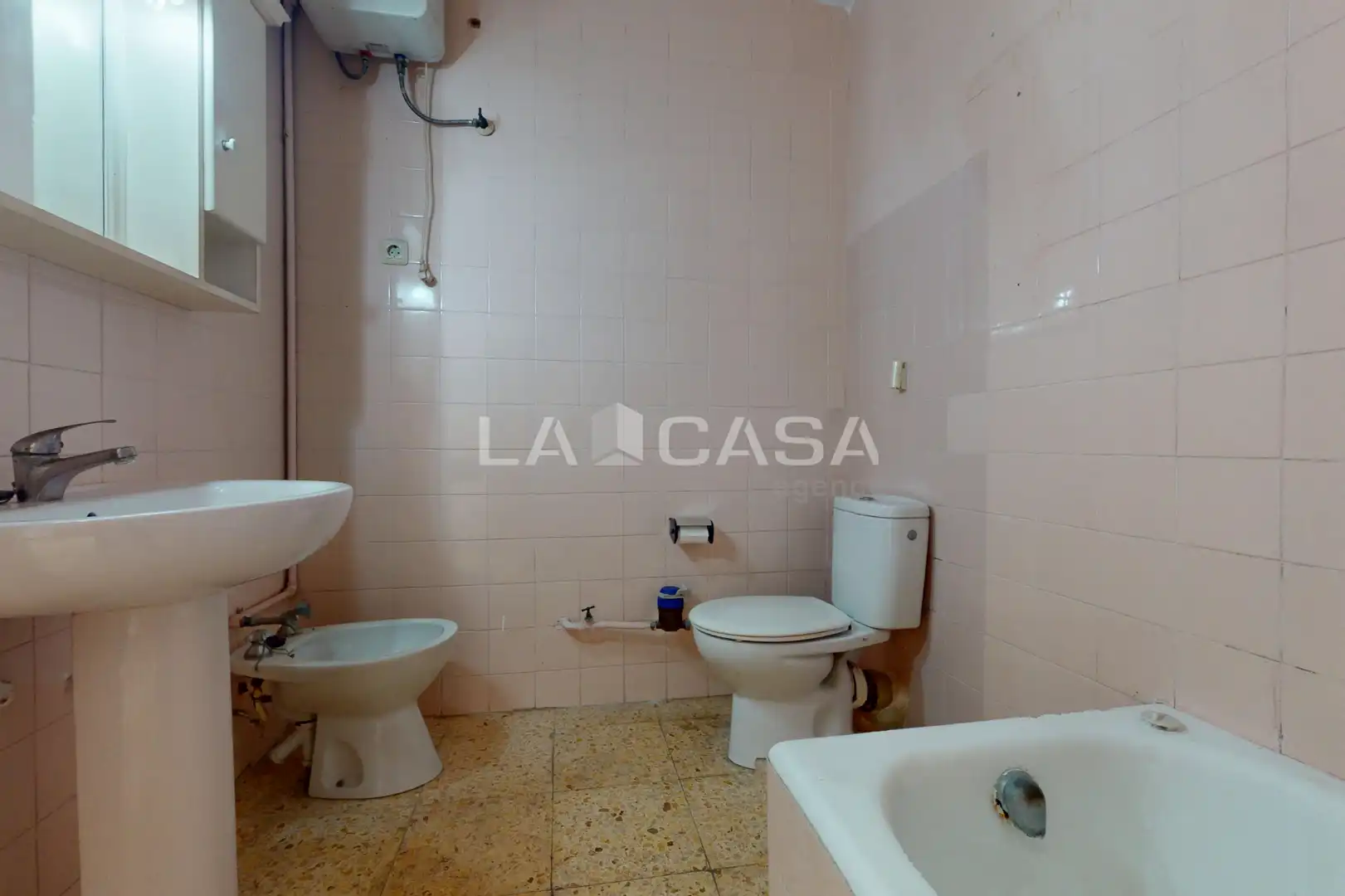 Baño de Piso en venta en Valencia con Aire acondicionado y Balcón