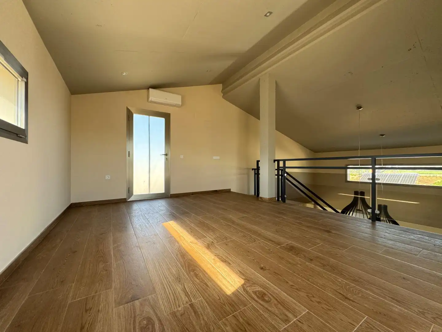 Houses for sale in La Pobla de Vallbona  with Air Conditioner, Private garden and Terrace
