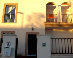 Vista exterior de Casa adosada en venda en Lobón amb Calefacció i Terrassa