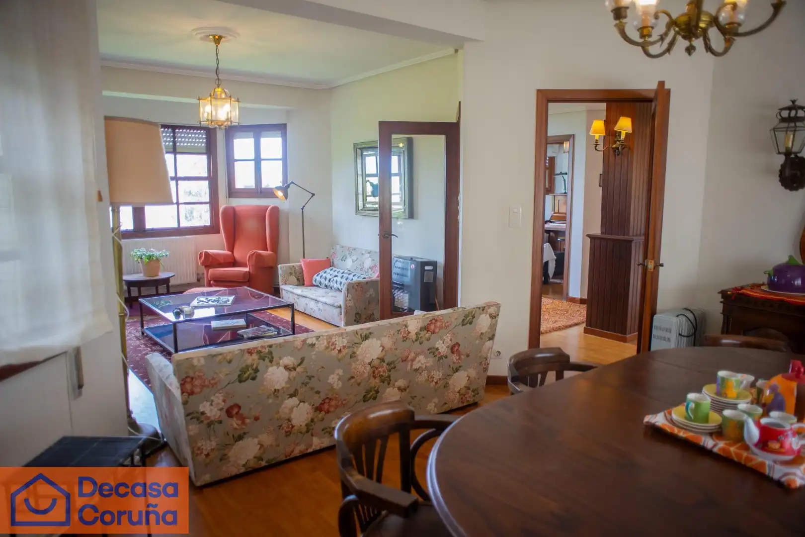 Sala de estar de Casa o chalet en venta en Oleiros con Calefacción, Jardín privado y Terraza