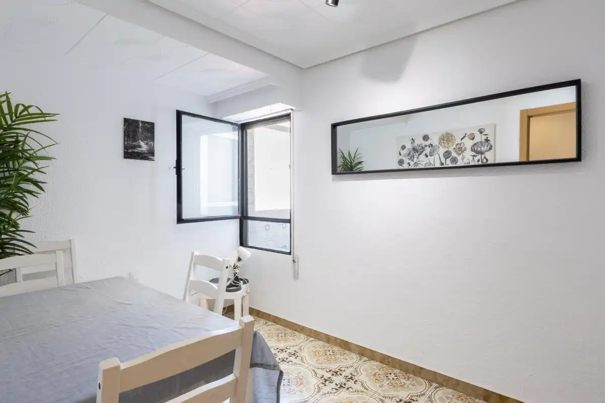 Bedroom of Flat for sale in Valencia  with Heating, Terrace and Furnished