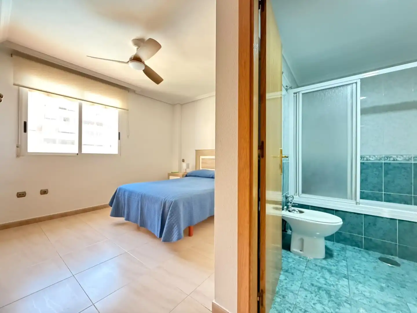 Habitación de Piso de alquiler en Alicante / Alacant con Aire acondicionado, Amueblado y Piscina comunitaria