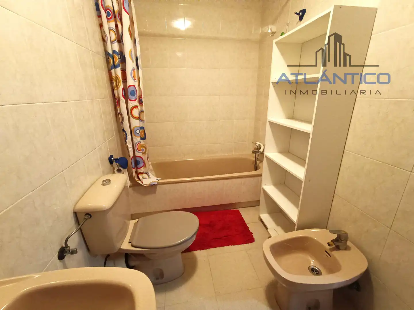 Baño de Apartamento en venta en A Coruña Capital  con Calefacción, Trastero y Amueblado