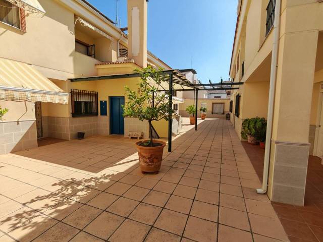 Casa adosada en Venta en PLAZA SANTA ISABEL  en Huétor Tájar