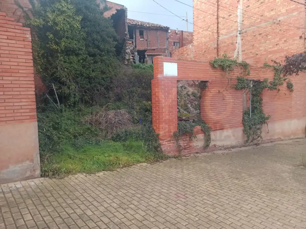 Lands and plots for sale in Badarán