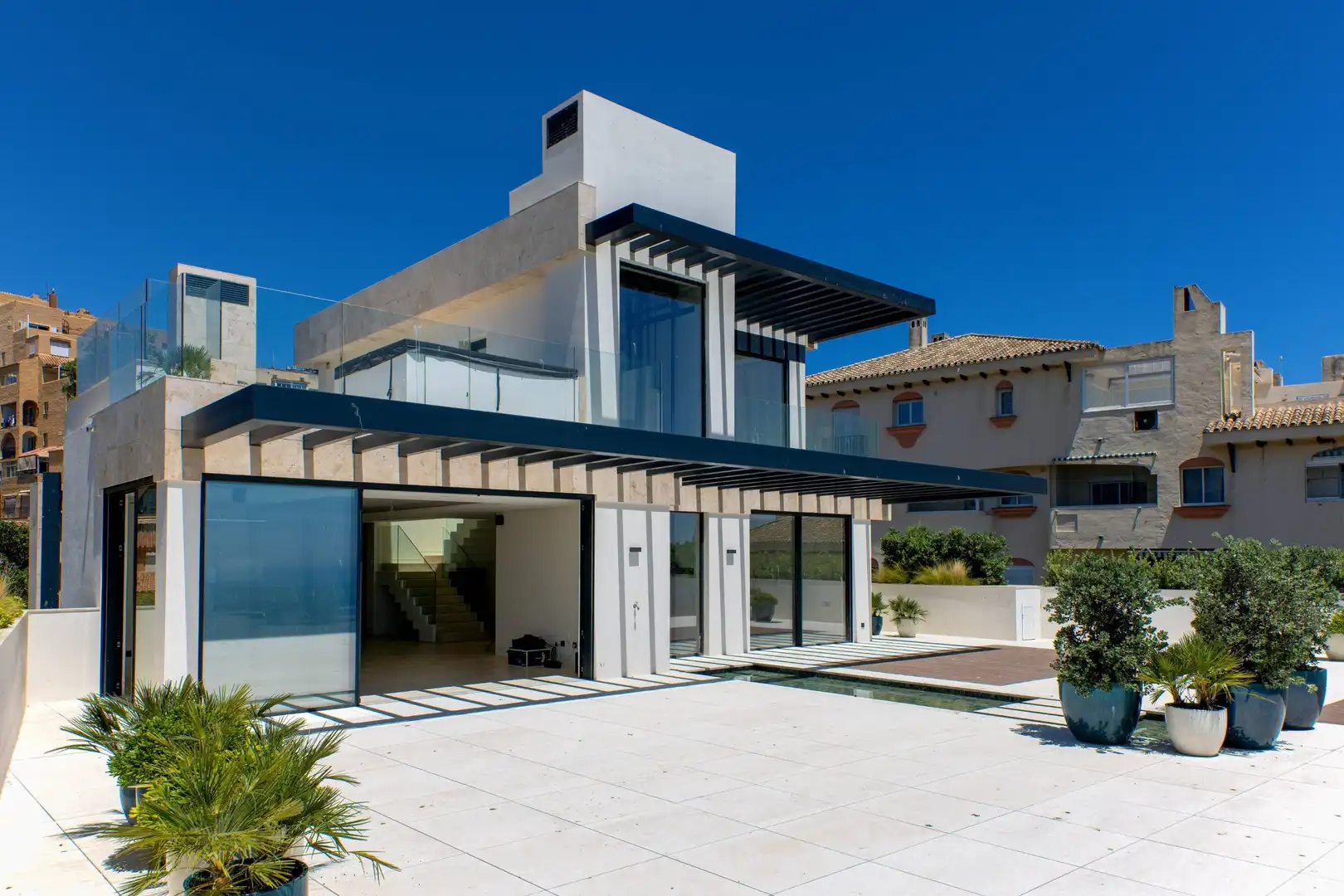 Vista exterior de Ático en venta en Estepona con Aire acondicionado, Calefacción y Terraza