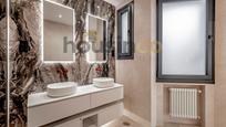 Bathroom of Attic for sale in  Madrid Capital  with Air Conditioner and Terrace