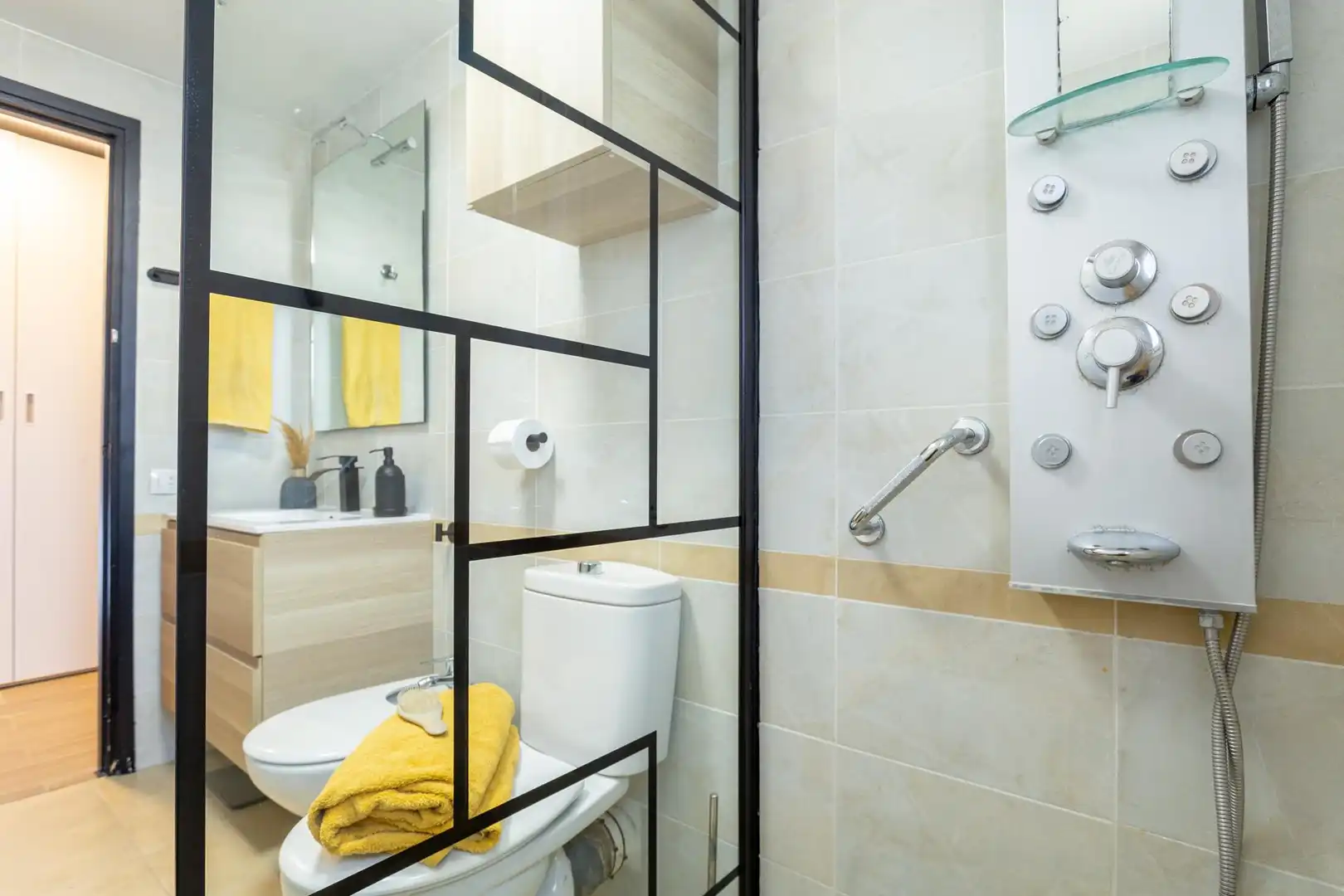 Badezimmer von Dachboden zum Verkauf in Vila-seca mit Terrasse und Schwimmbad