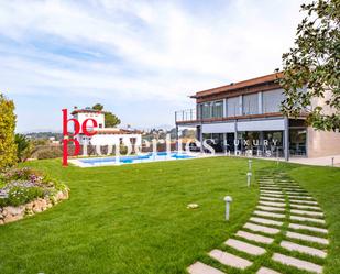 Vista exterior de Casa o xalet de lloguer en Sant Cugat del Vallès amb Aire condicionat, Calefacció i Jardí privat