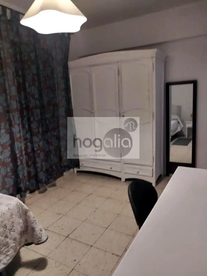 Schlafzimmer von Wohnung zur Miete in Sevilla mit Klimaanlage, Terrasse und Möbliert
