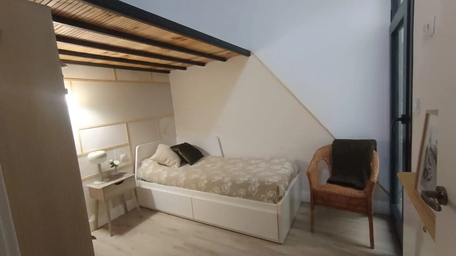 Schlafzimmer von Erdgeschoss zum Verkauf in Mataró mit Klimaanlage, Heizung und Privatgarten
