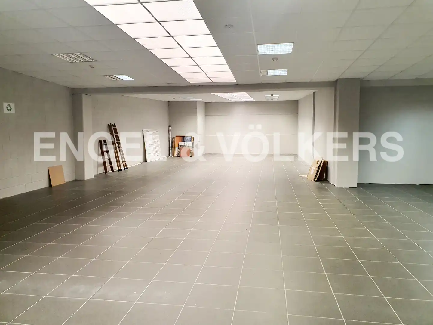 Nau industrial en venda en Cornellà de Llobregat