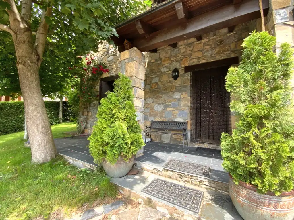 Casa o xalet en venda en Sahún amb Jardí privat