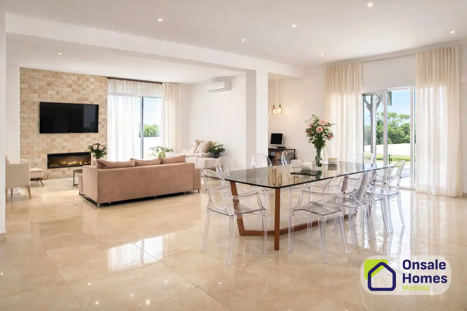 Sala d'estar de Casa o xalet de lloguer en Marbella amb Aire condicionat, Jardí privat i Terrassa