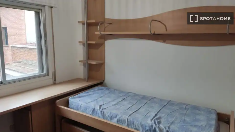 Bedroom of Flat for rent in Madrid  with Air Conditioner, Heating and Furnished
