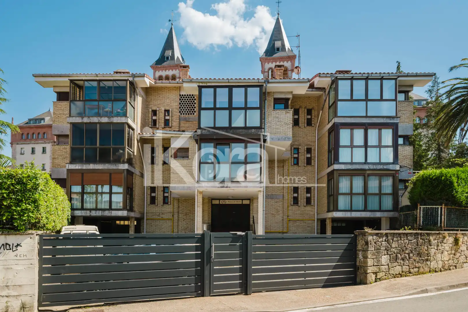 Außenansicht von Maisonette zum Verkauf in Donostia - San Sebastián  mit Ofen, Waschmaschine und Mikrowelle