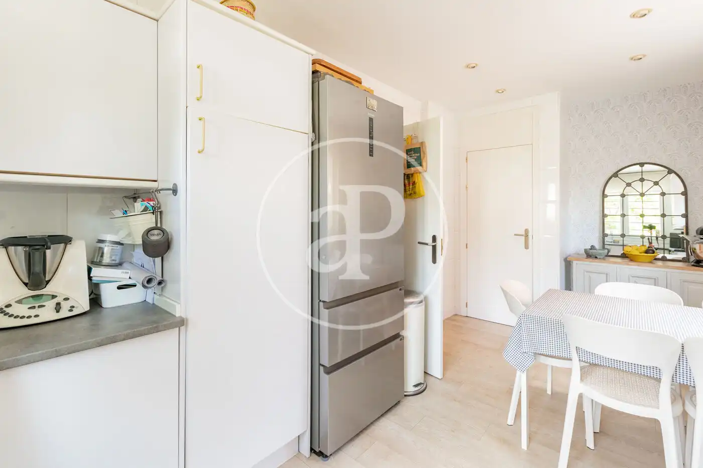 Cocina de Casa adosada en venta en Madrid con Aire acondicionado, Calefacción y Jardín privado