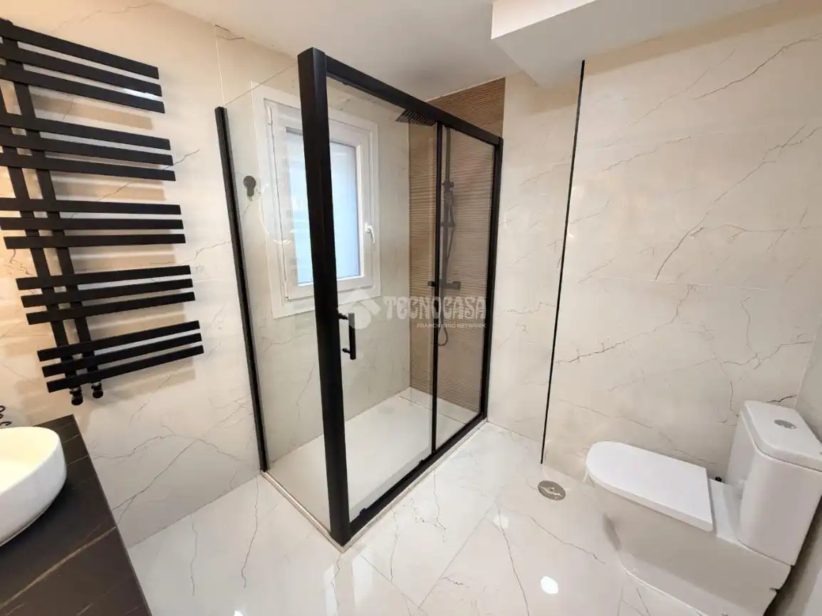 Bathroom of Flat for sale in Leganés  with Air Conditioner, Heating and Terrace
