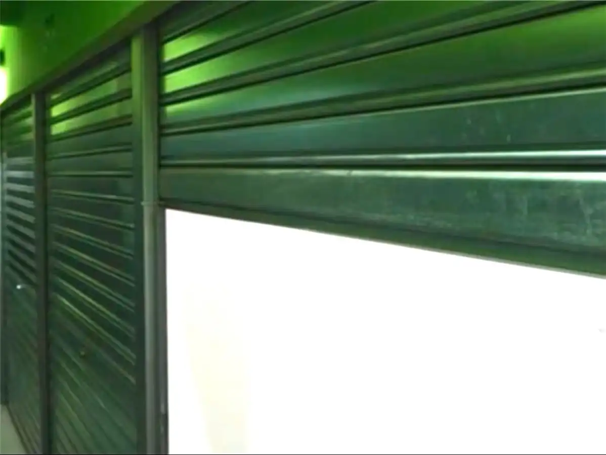 Vista exterior de Local en venta en  Madrid Capital