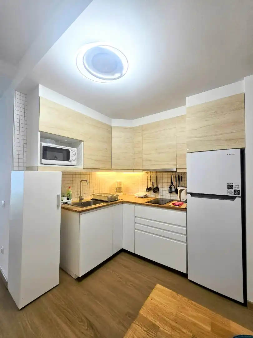 Küche von Wohnung zum Verkauf in Arona mit Privatgarten, Terrasse und Möbliert