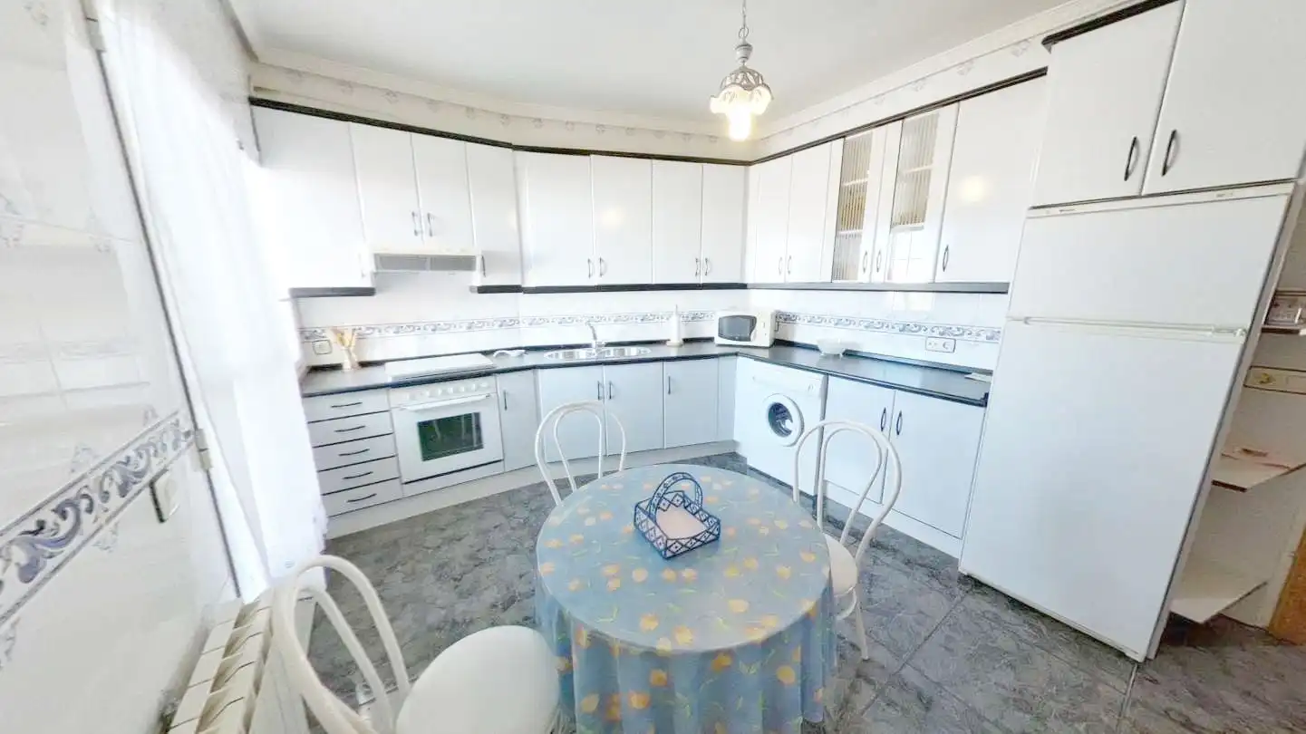 Cocina de Piso en venta en Navahermosa con Calefacción, Terraza y Amueblado