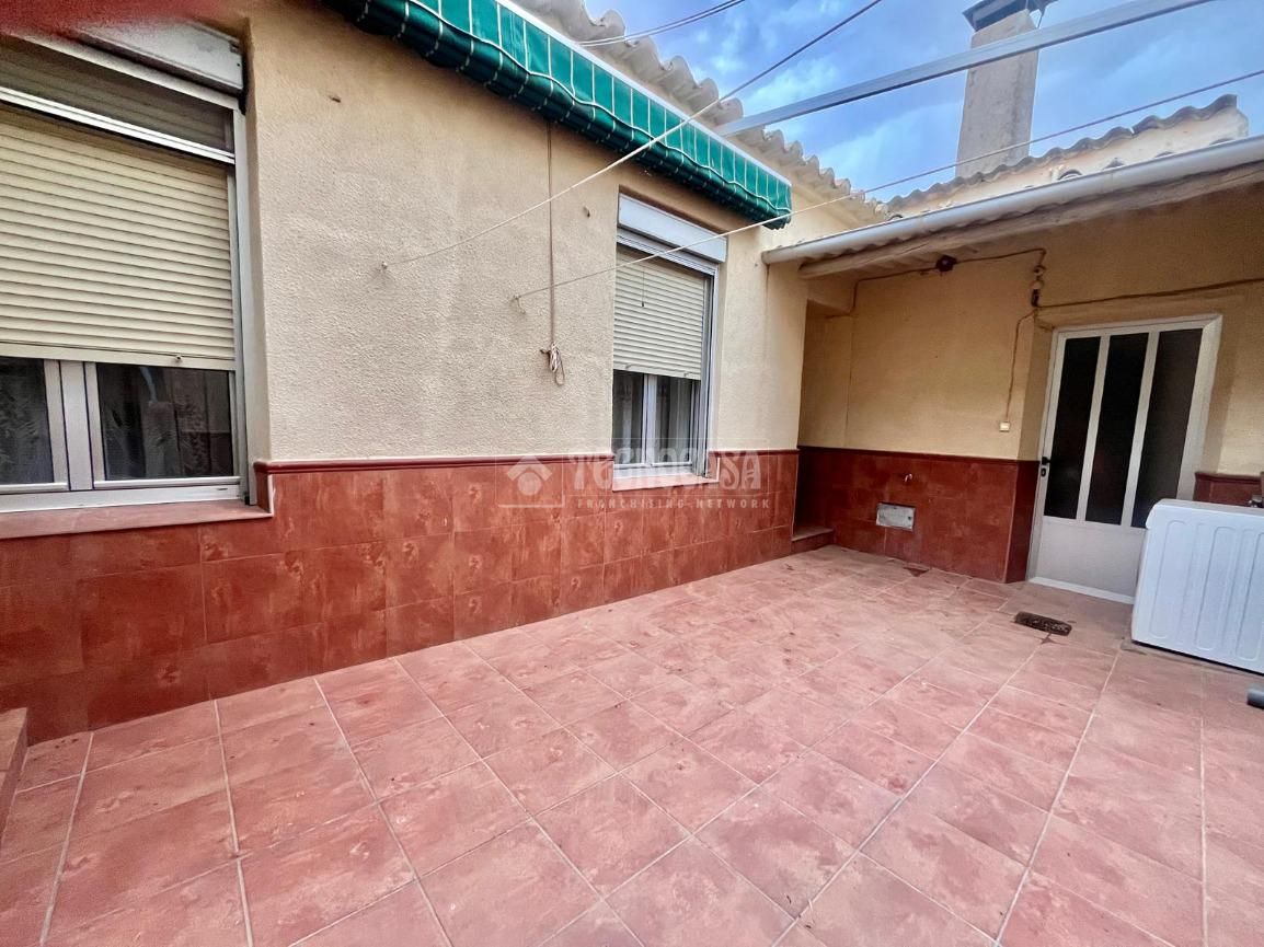 Exterior view of Single-family semi-detached for sale in Alcubillas  with Heating