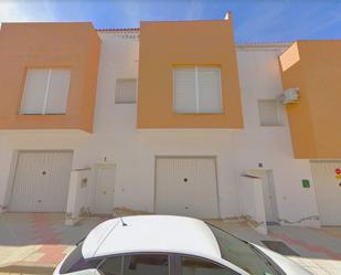 Vista exterior de Casa adosada en venda en Castuera amb Terrassa i Balcó