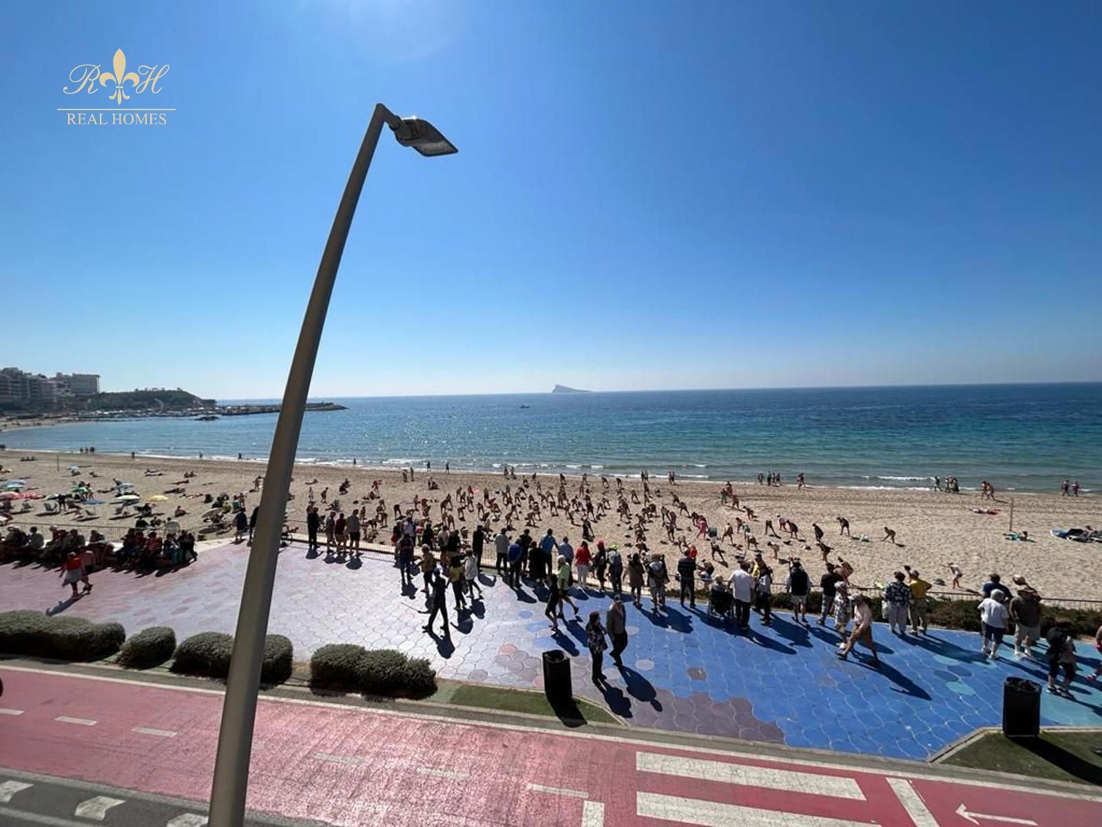 Vista exterior de Pis en venda en Benidorm amb Aire condicionat, Jardí privat i Terrassa