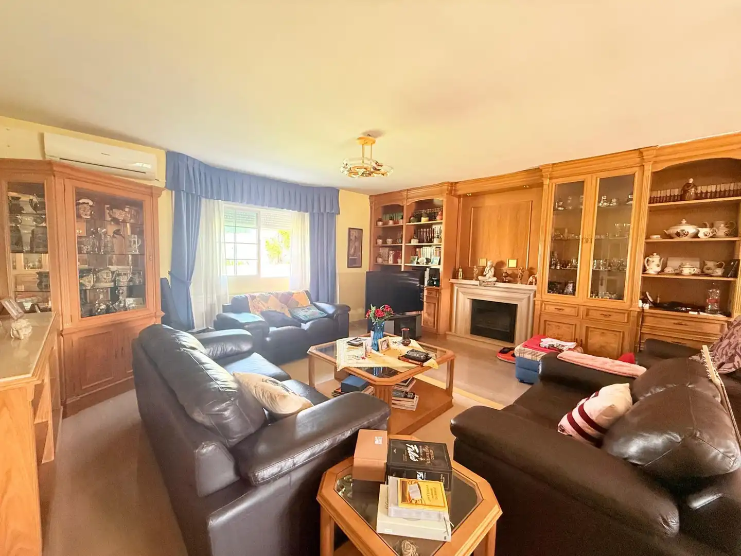 Sala de estar de Casa o chalet en venta en Boadilla del Monte con Aire acondicionado, Calefacción y Piscina