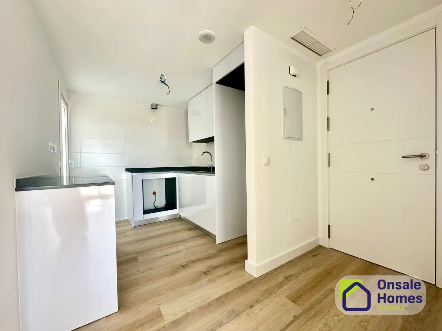 Küche von Dachboden zur Miete in Marbella mit Klimaanlage, Terrasse und Abstellraum