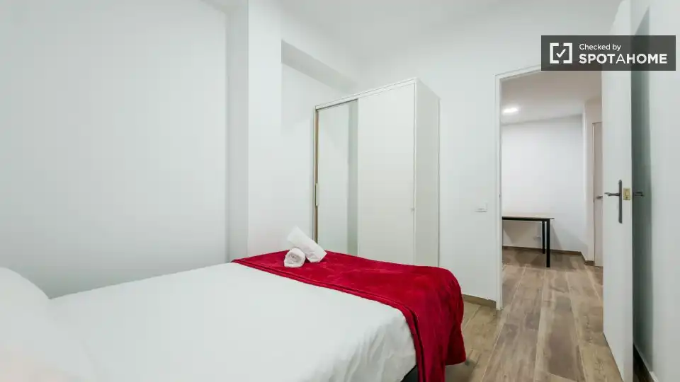 Habitació a Sant Pere, Sta. Caterina i la Ribera