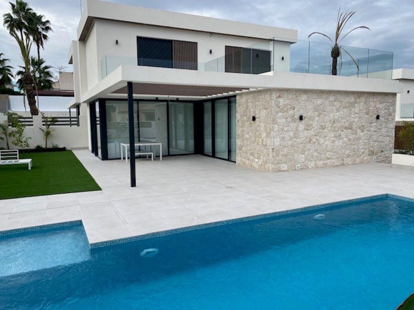 Piscina de Casa o xalet en venda en Orihuela amb Jardí privat, Terrassa i Piscina