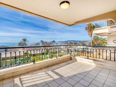 Penthouse mit Balkon zur Miete in Carrer de l'Illa de Xipre 21