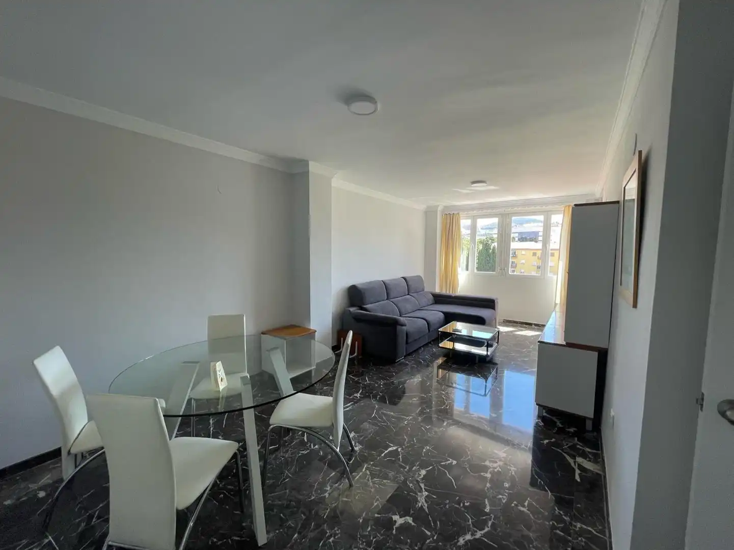 Living room of Flat for rent in Granada  with Air Conditioner, Heating and Furnished