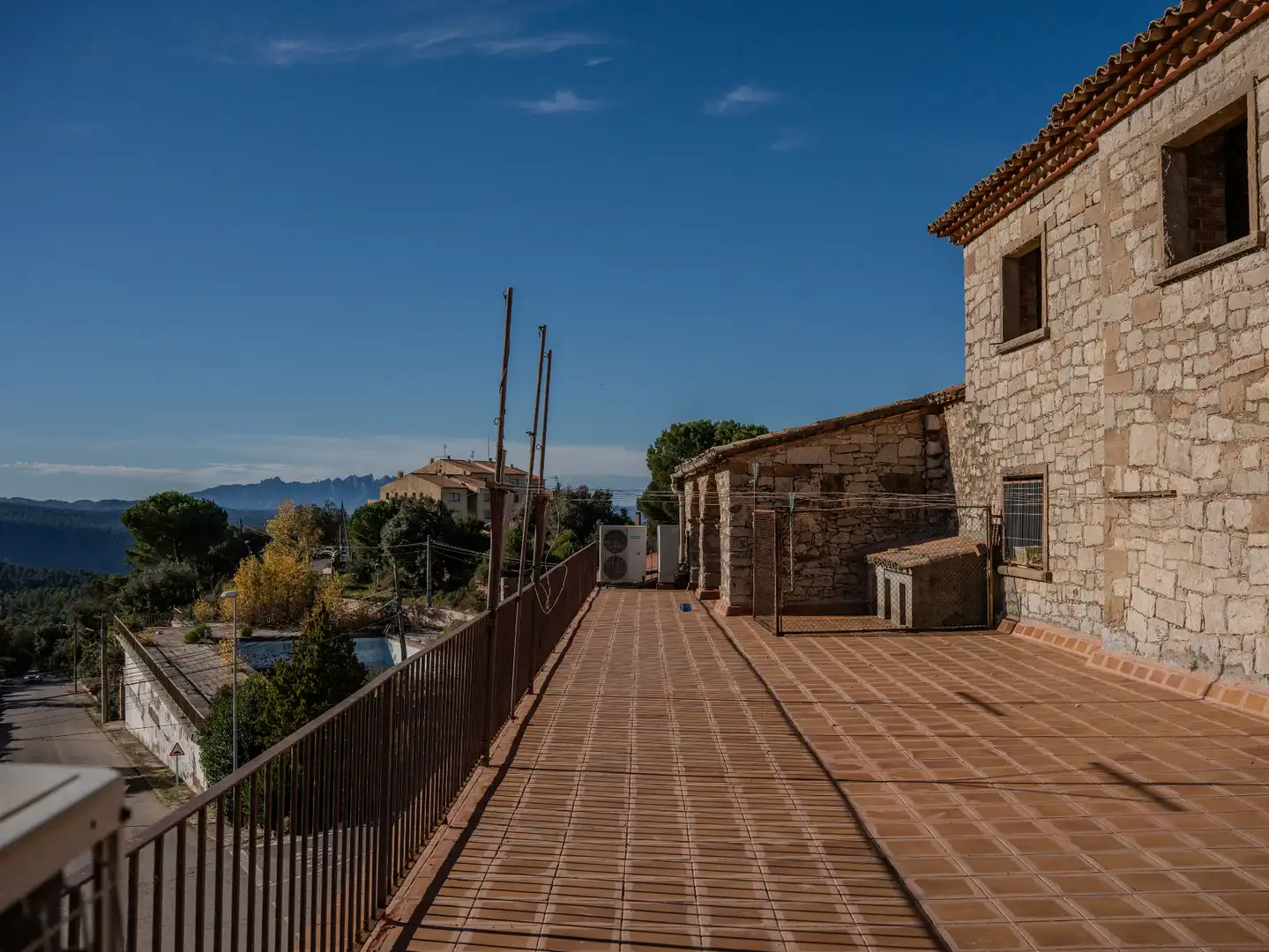 Vista exterior de Local en venda en Calders amb Terrassa i Moblat