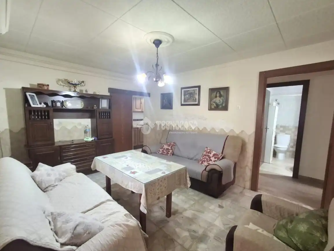 Casa aparellada en venda a La Carolina